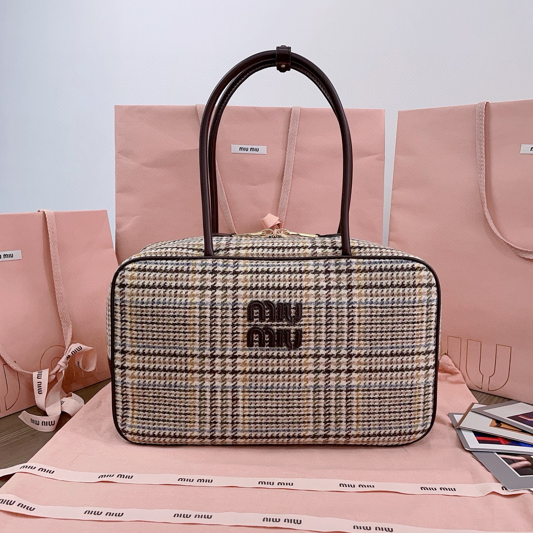 미우미우 5BB117 서류가방