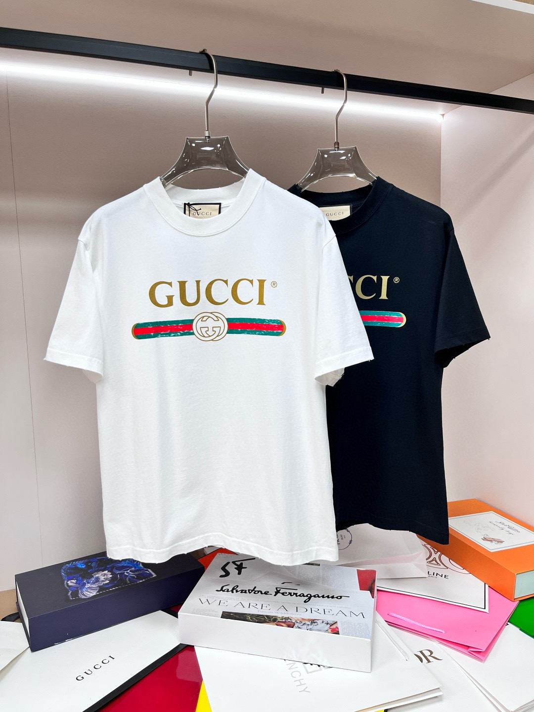 구찌 2컬러 남자 반팔티