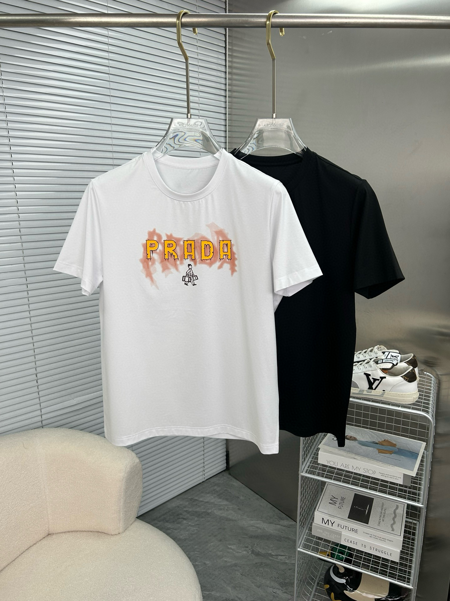 프라다 남자 반팔티 2컬러