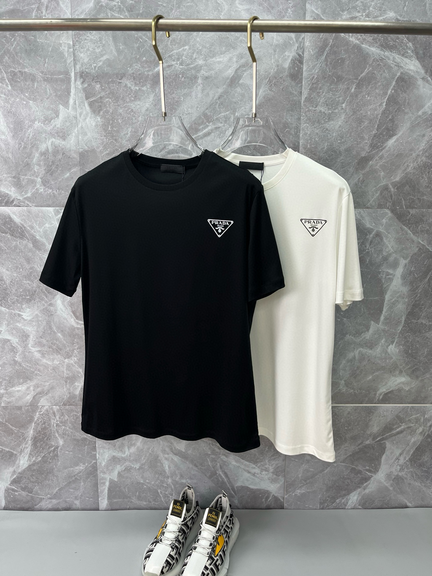 프라다 남자 반팔티 2컬러