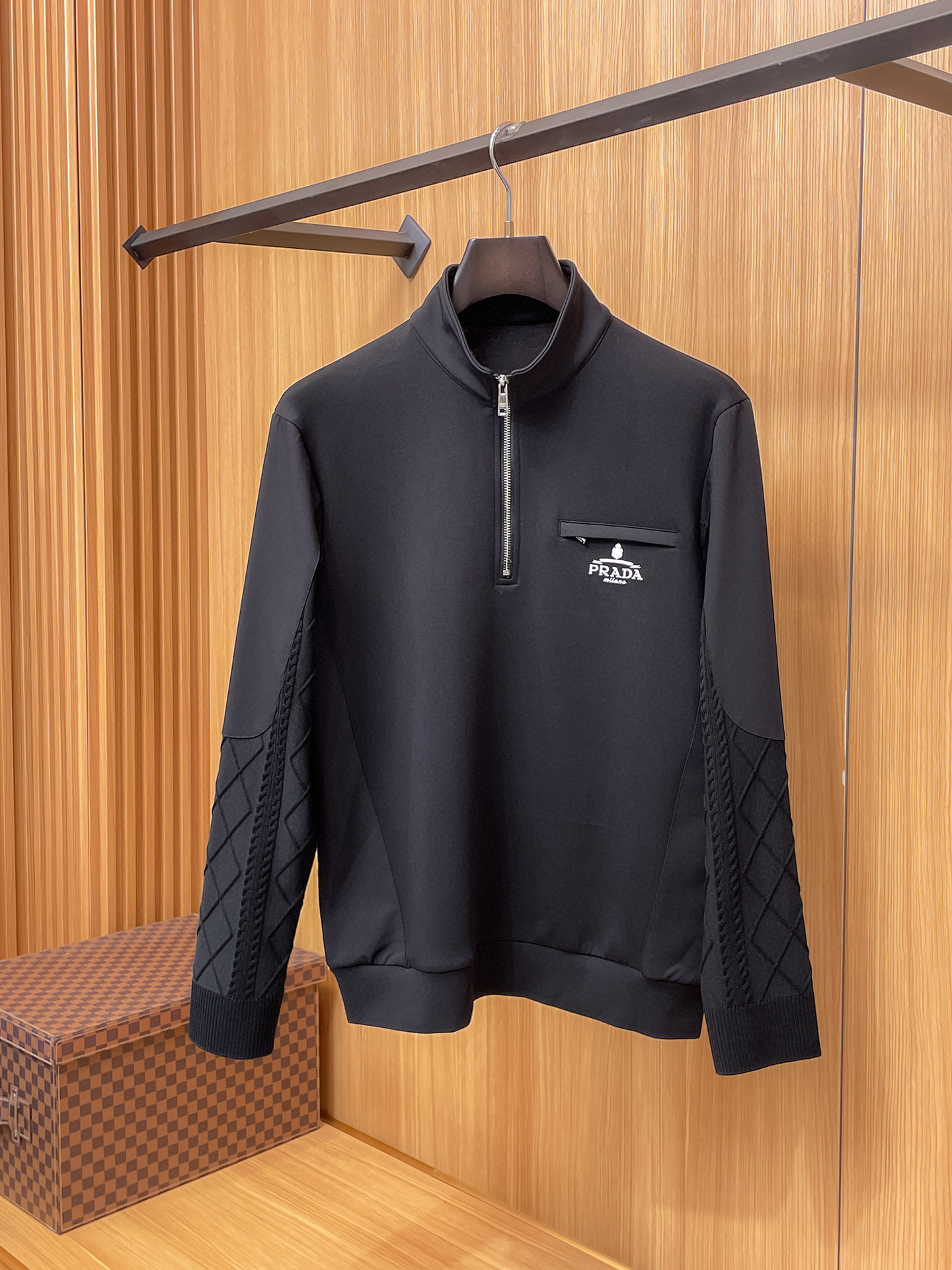 프라다 남자 맨투맨