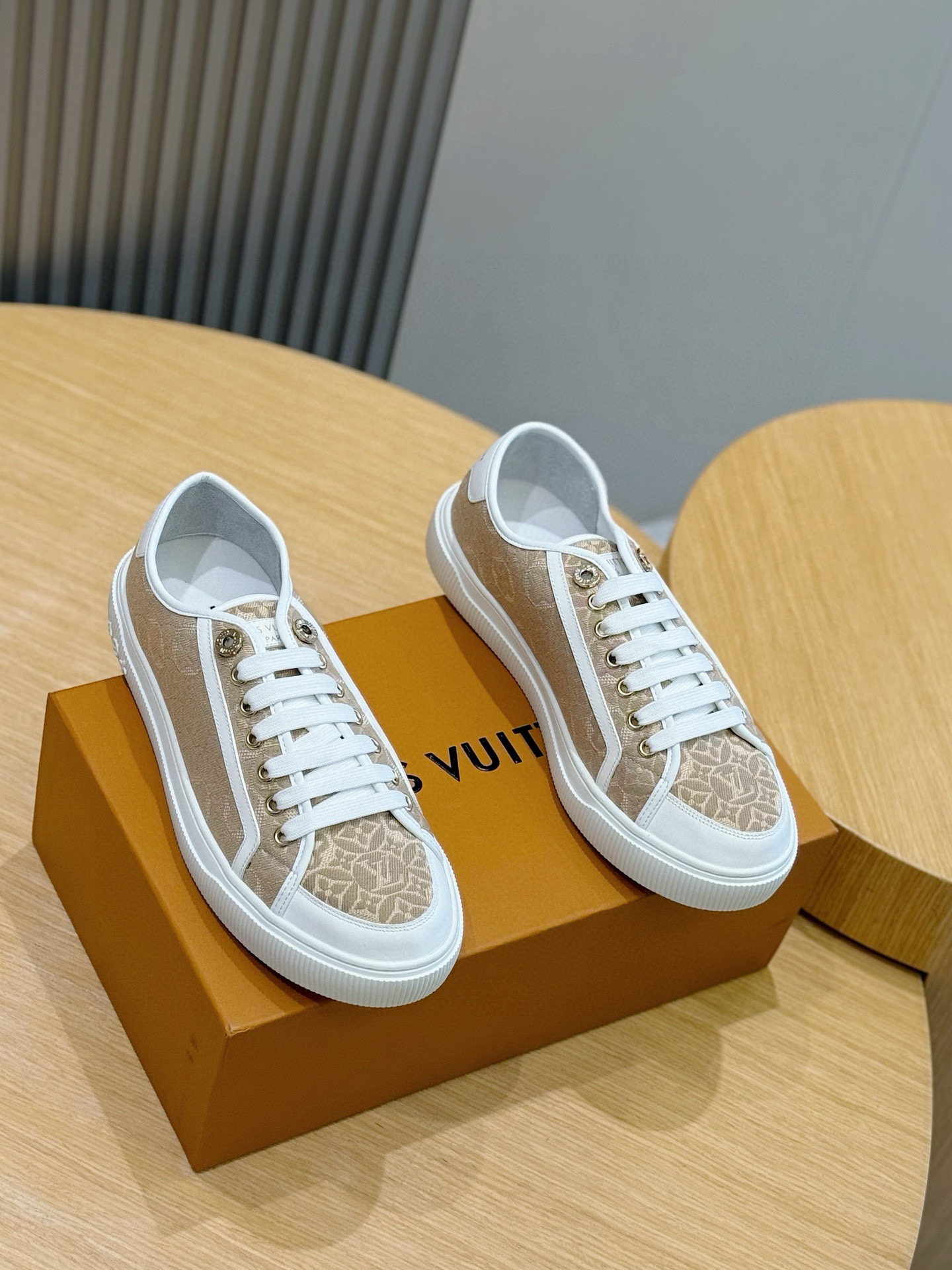 루이비통 남녀공용 신발 운동화 스니커즈