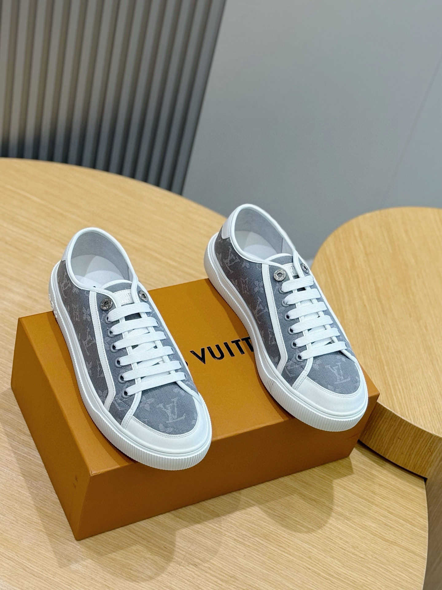루이비통 남녀공용 신발 운동화 스니커즈