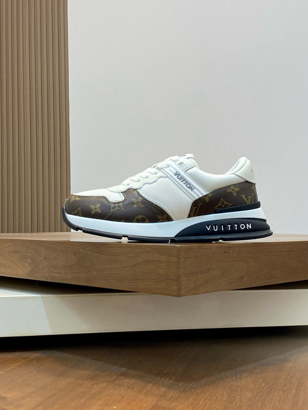 루이비통 트레이너 남자 신발 운동화 스니커즈