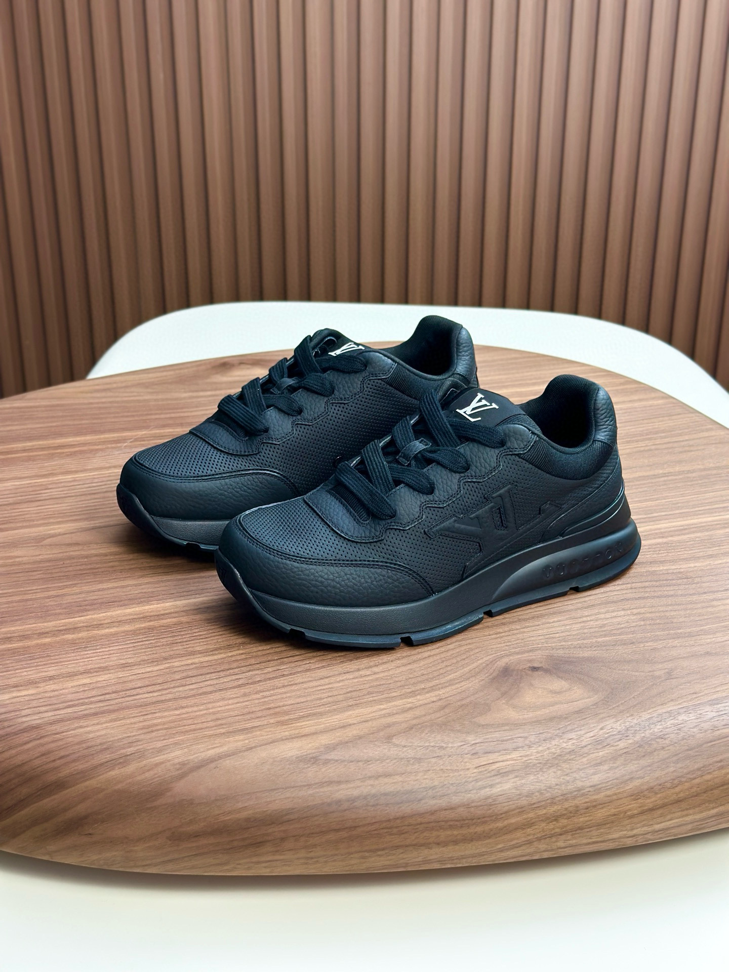 루이비통 트레이너 남자 신발 운동화 스니커즈