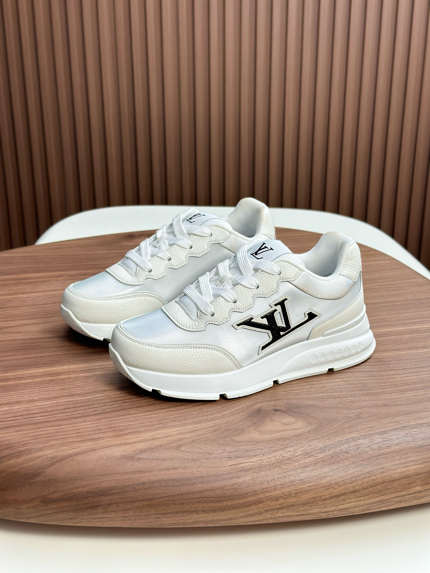 루이비통 트레이너 남자 신발 운동화 스니커즈