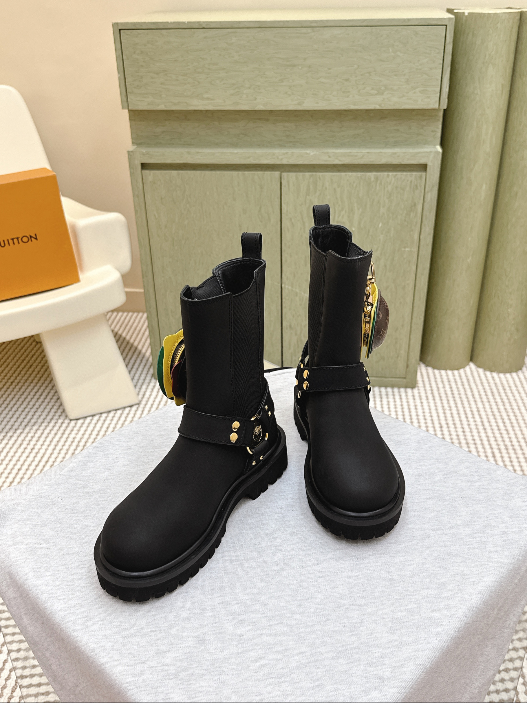 루이비통 4CM 남여공용 부츠