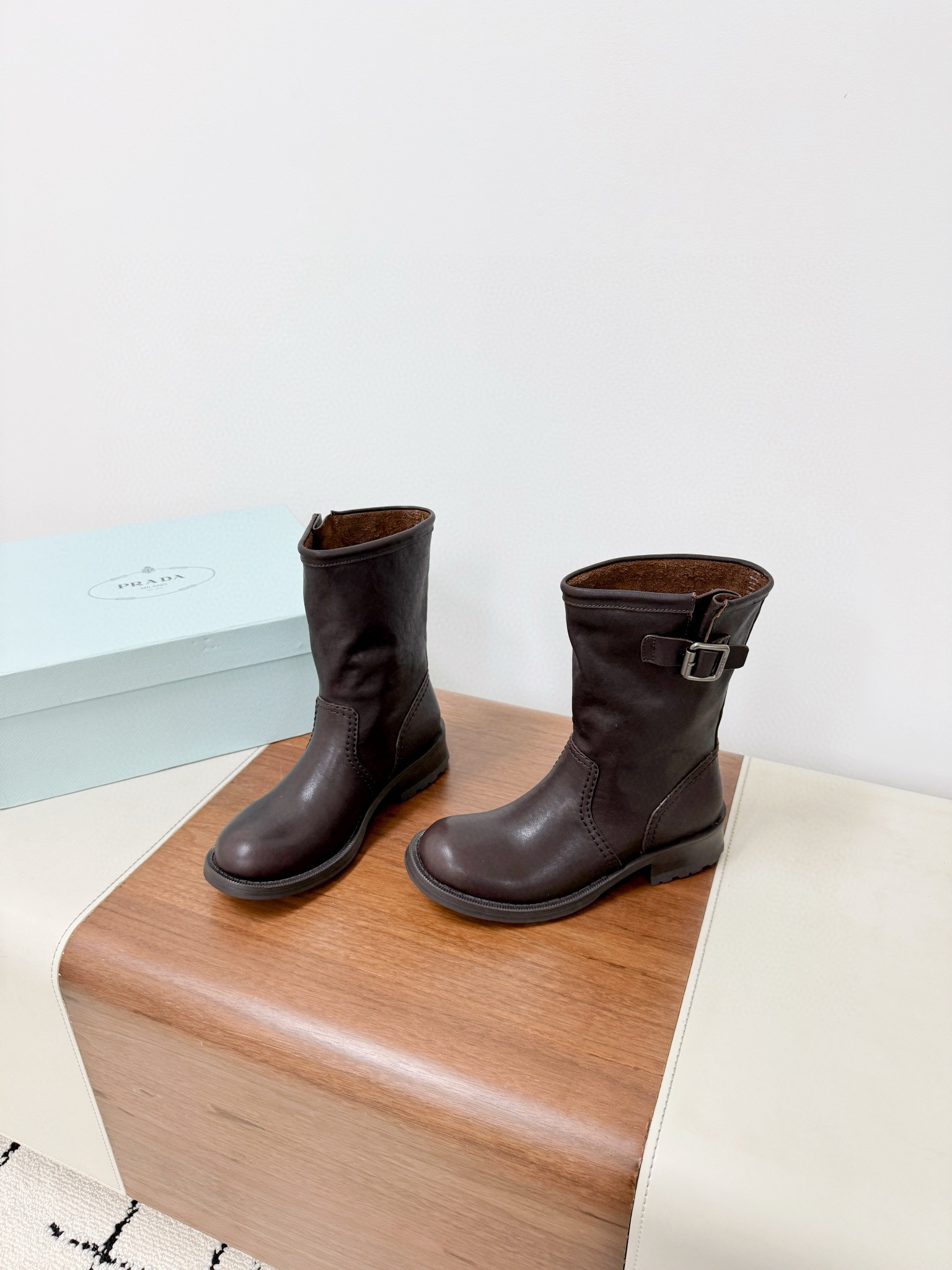 프라다 여자 부츠