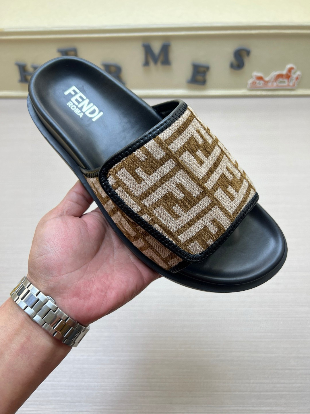 펜디 남자 슬리퍼