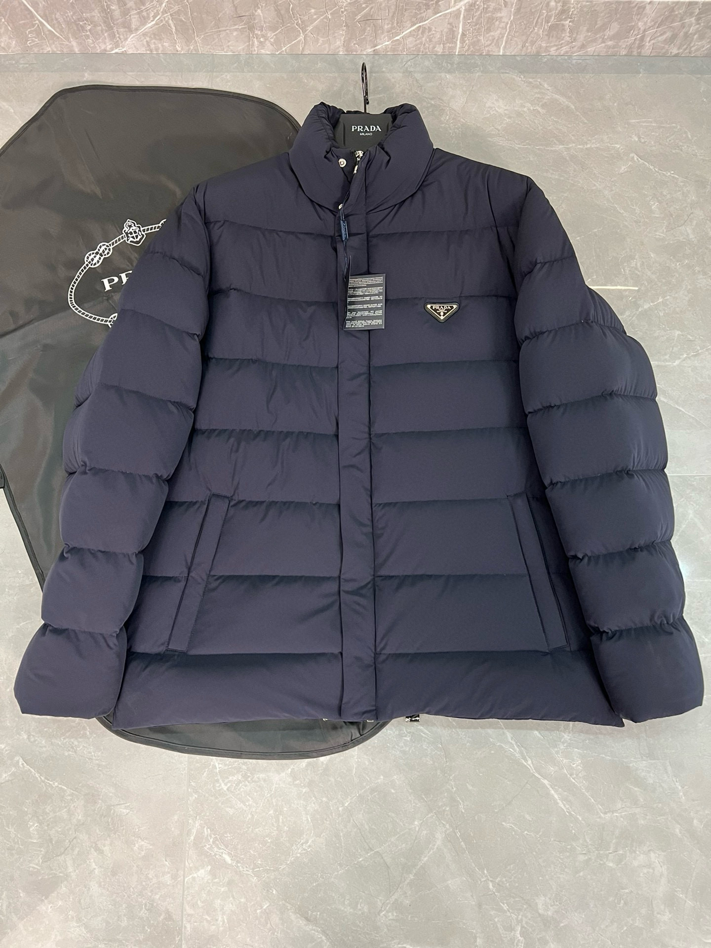 프라다 남녀공용 패딩