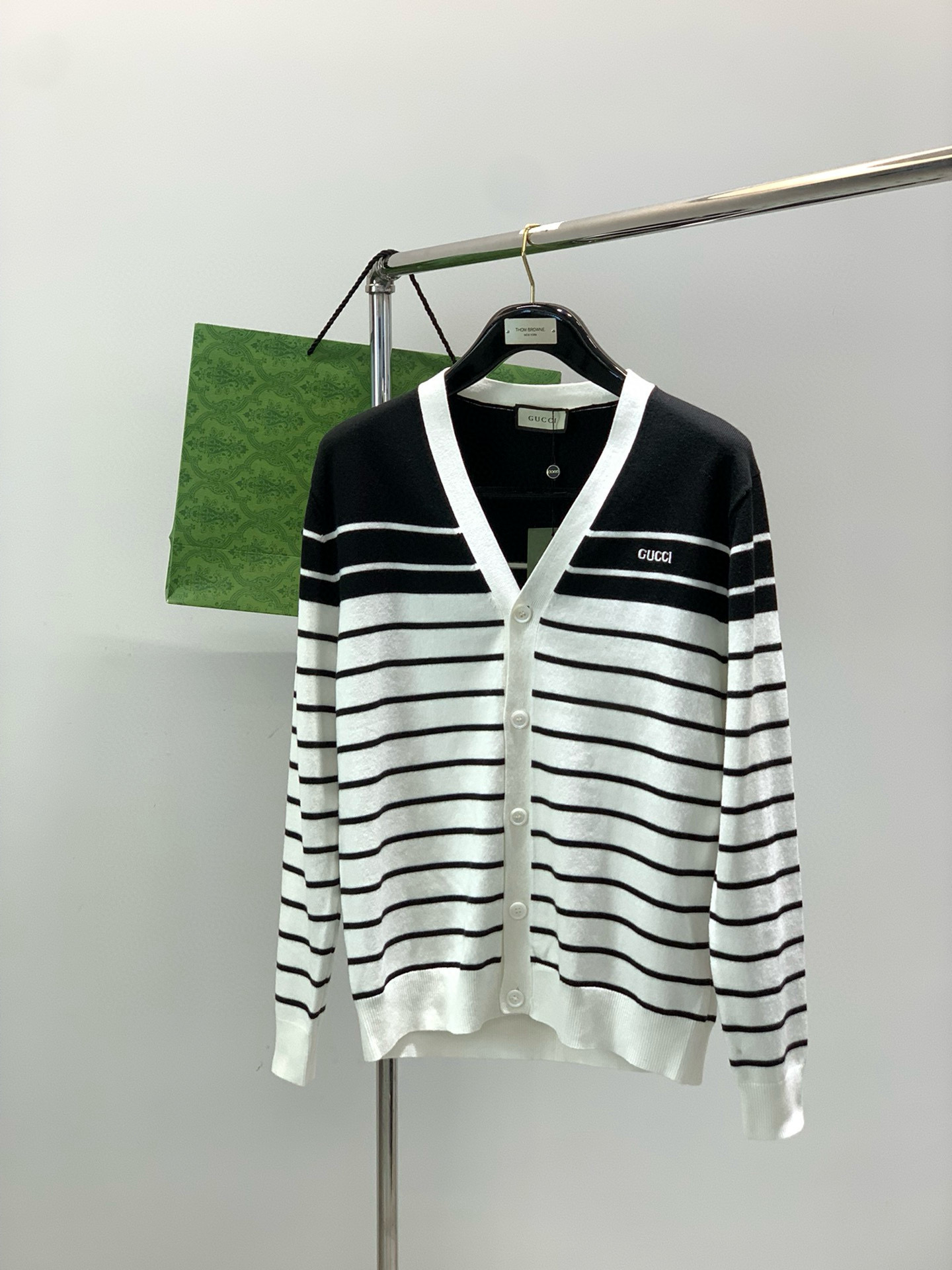 구찌 남자 가디건