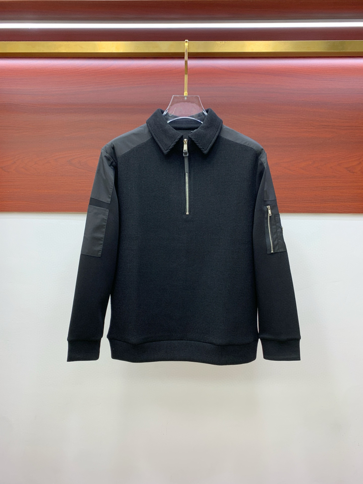 프라다 남자 맨투맨