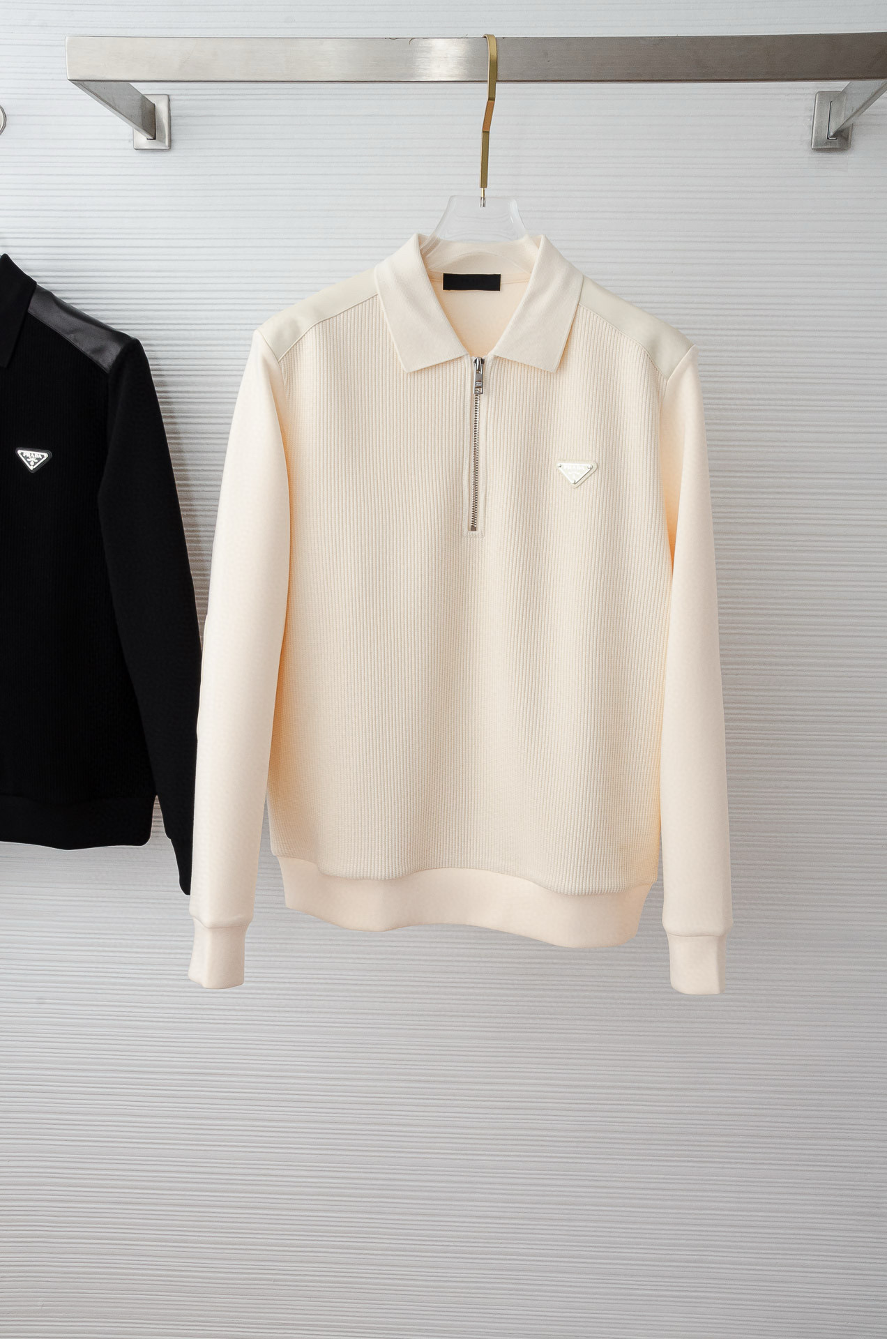 프라다 남자 맨투맨