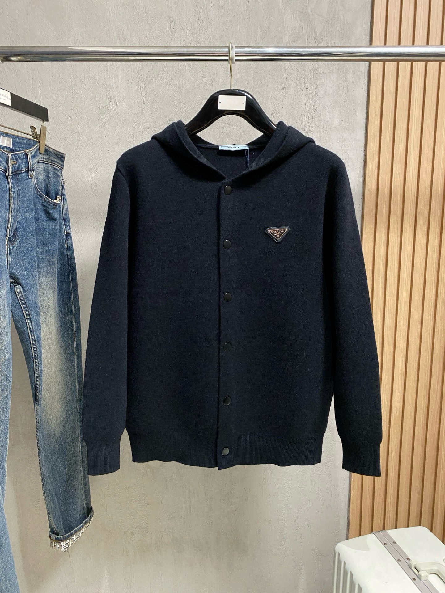 프라다 남자 가디건