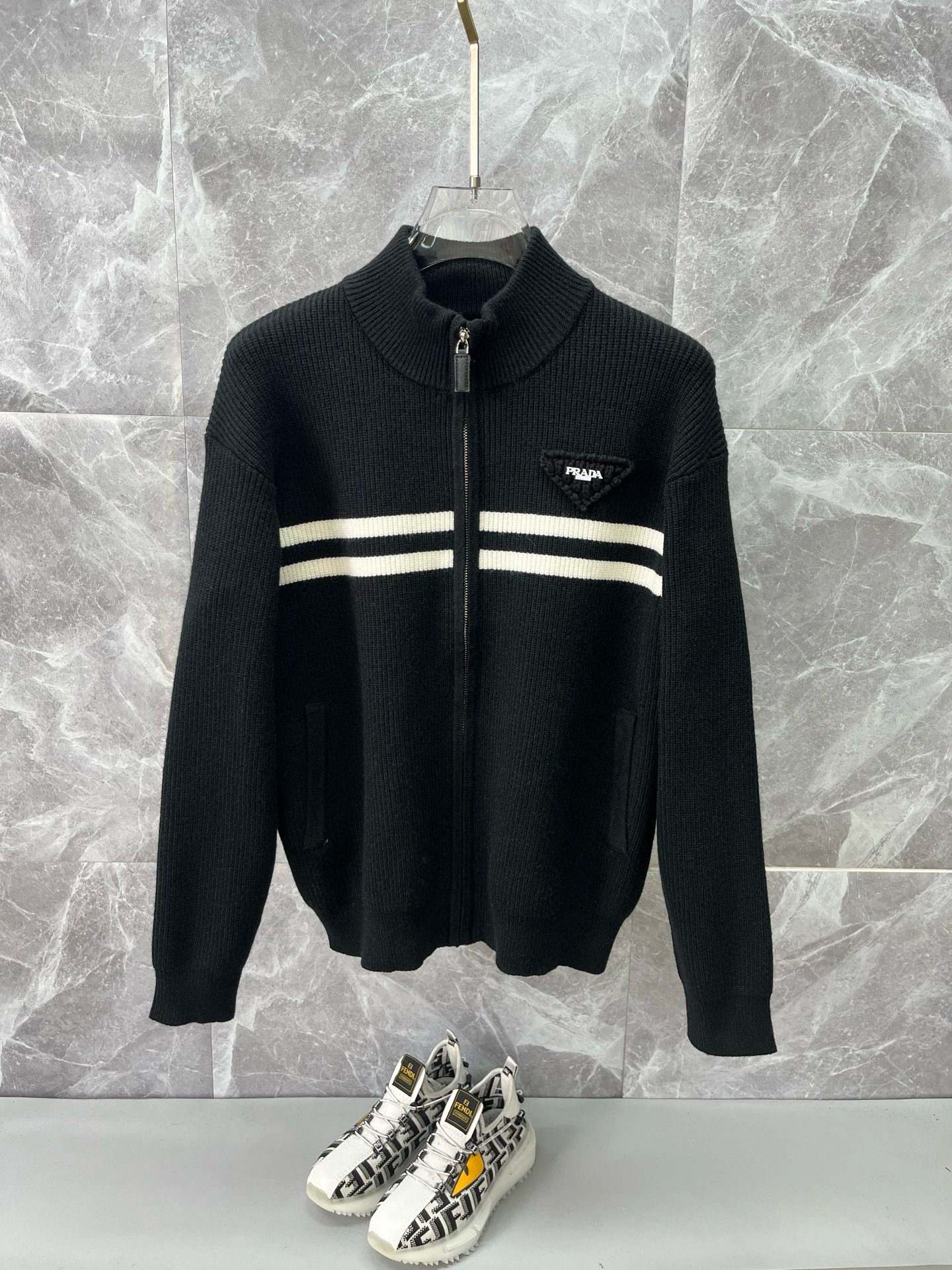 프라다 남자 가디건