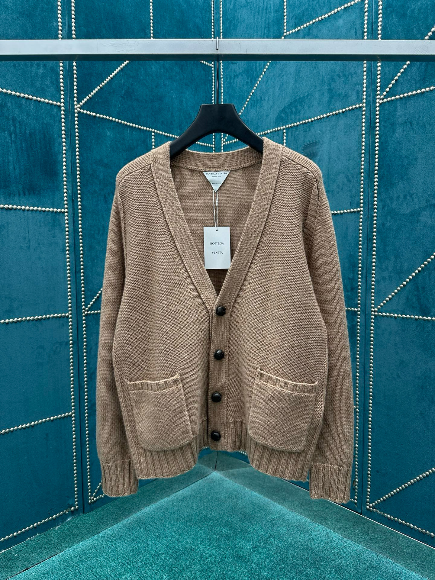 보테가베네타 남자 가디건
