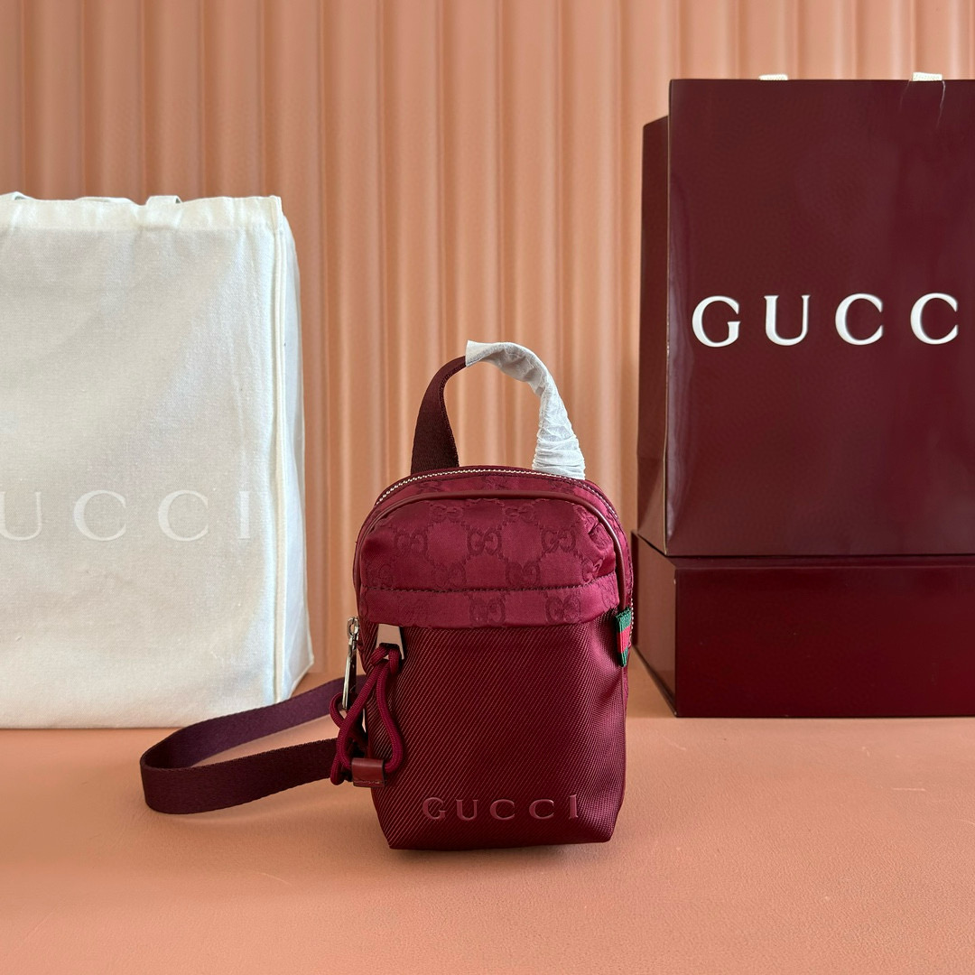 구찌 834274 슬링백 남자가방