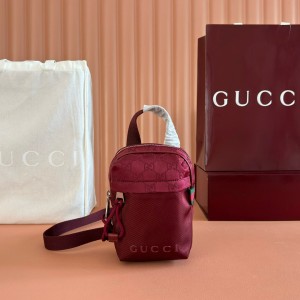 구찌 834274 슬링백 남자가방