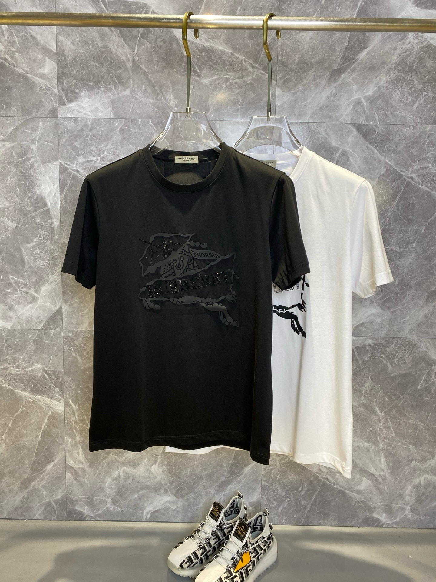 버버리 2컬러 남자 반팔티