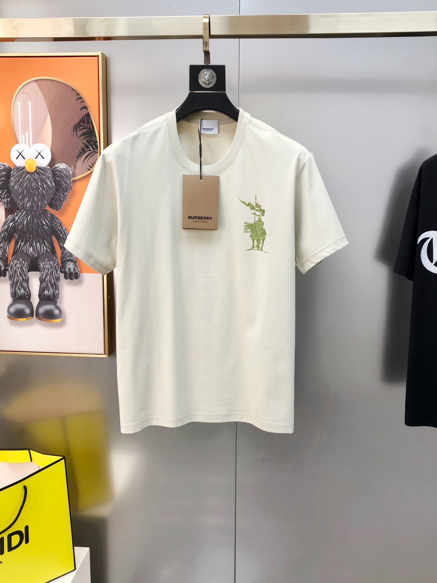 버버리 남자 반팔티