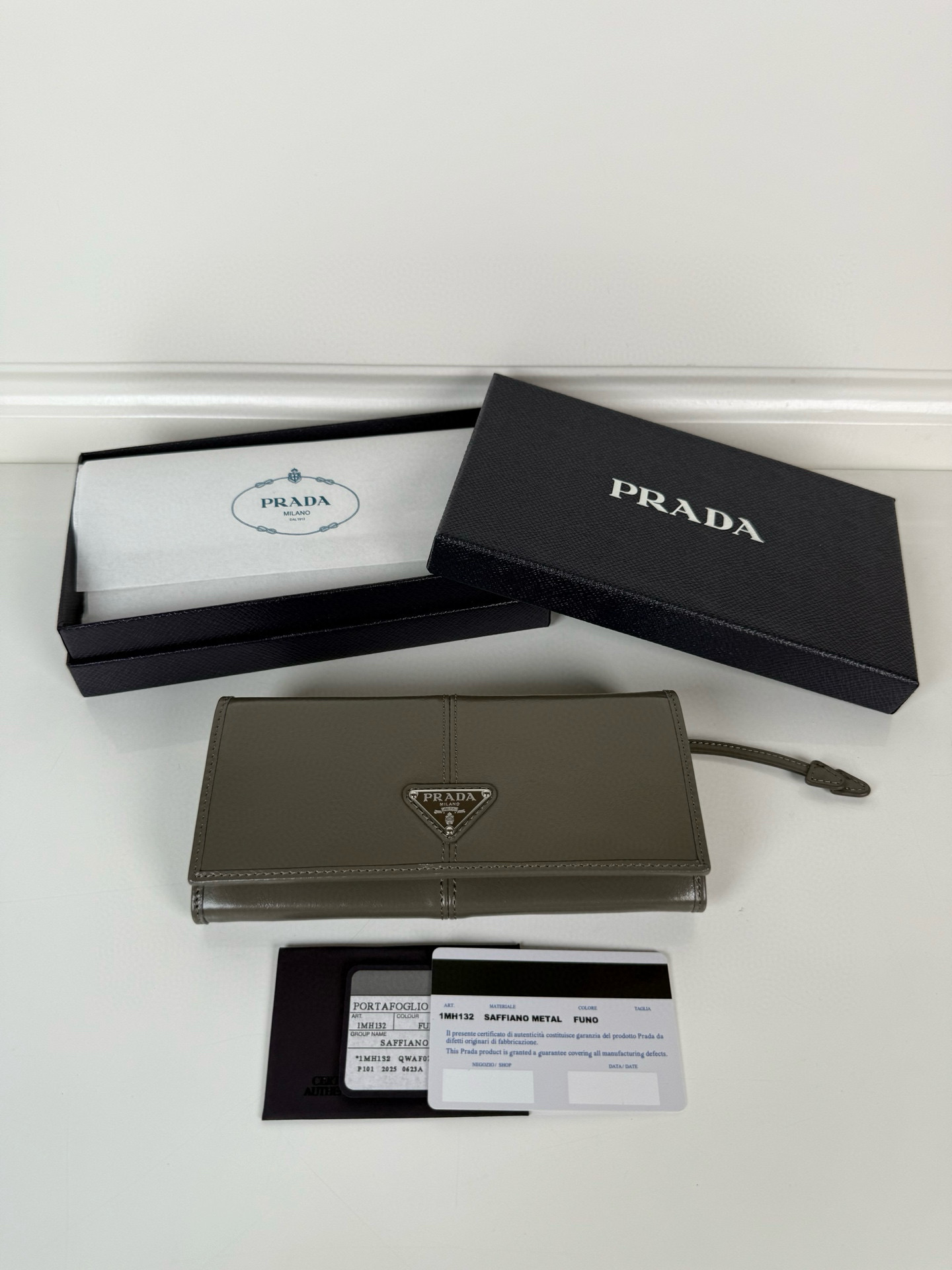 프라다 1MH132 여자 장지갑