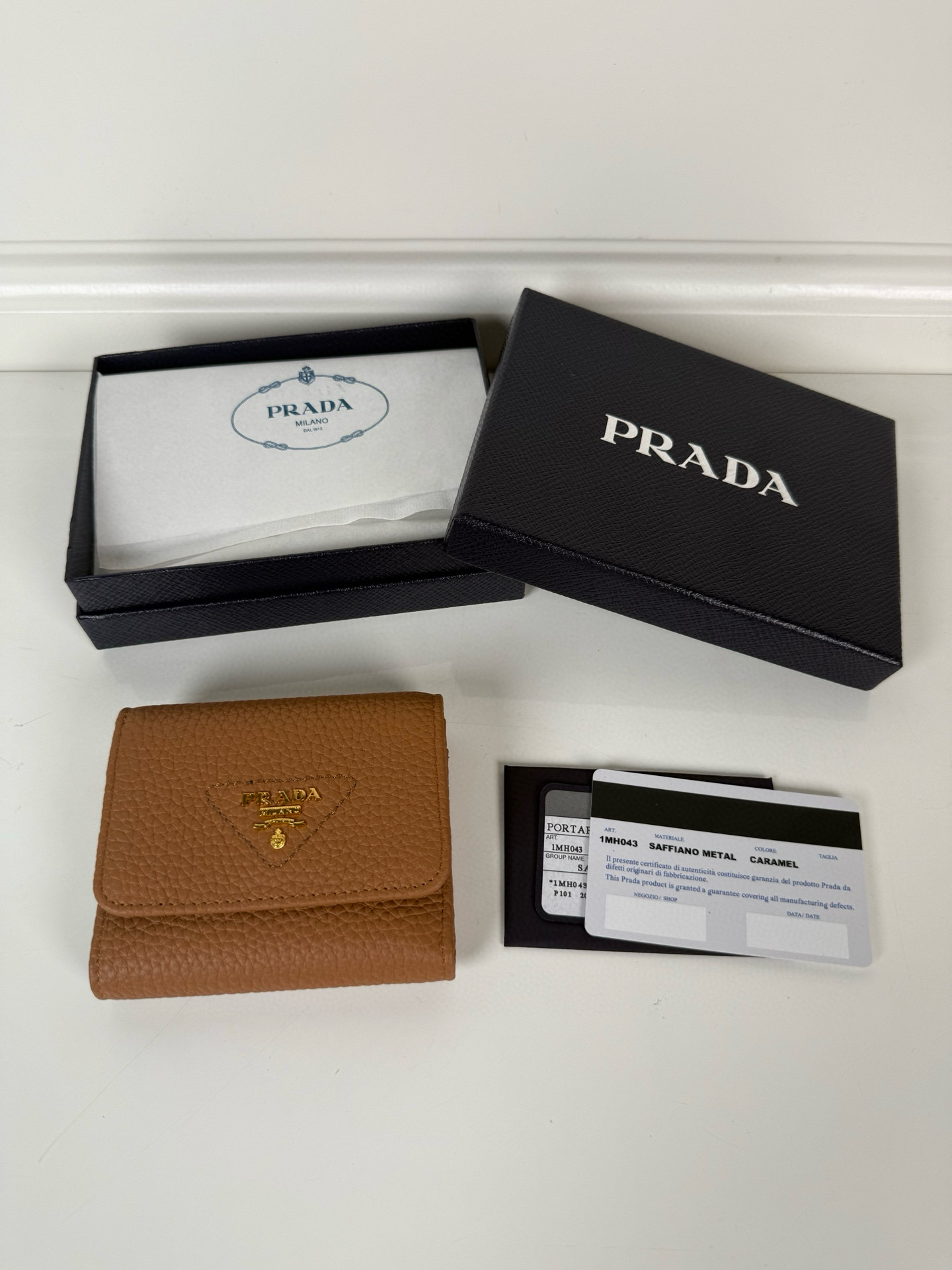 프라다 1MH043 여자 반지갑
